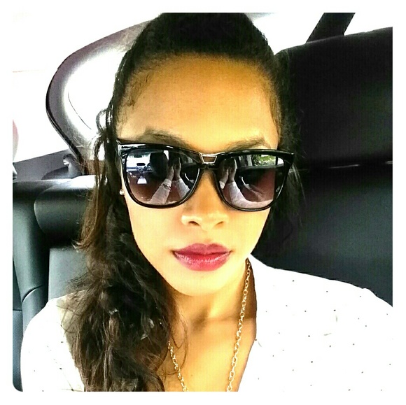 Meet your Posher, Fanniece - Picture 1 of 1